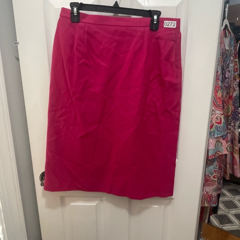 Pink skirt size 12 great condition zip in the back